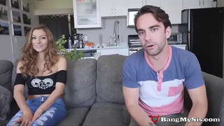 ���ழிந்த டீன் ஸ்லட் மோகா மோரா ஒரே நேரத்தில் இரண்டு காக்ஸை எடுத்துக்கொள்கிறார்