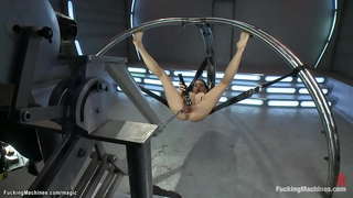 ���აწნავი მარტო შავგრემანი Latina babe Sara Luvv ზოლები lingerie to stockings და შემდეგ fucks მანქანა და იღებს ინტენსიური orgasms სხვადასხვა თანამდებობებზე