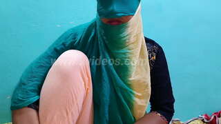 Деревенскую күчү-верджин катуу трахнул кармалды так звуком карата хинди darty talk