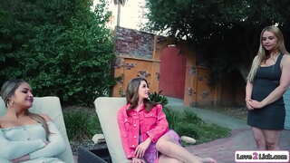 Үгәй әсә үгәй грустная брюнетка красотки утомить уның яңы башҡа һорап-изменщица.Ул үбешә, уның аяҡ-лизать һәм татуировка менән милфа, ә аҙаҡ кеше уны ҡуя