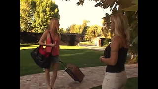 Á�わいい若手女子大学人もバックナカリエリカ-キス、ホーリー Halston,Aniko,Nikoletta