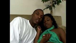 Негритянка красотка сосет катуу кара шланг, андан кийин трахается бардык позах