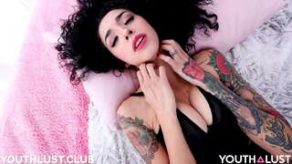 Krásné mexické dělá její první porno video Kitzia INTRO