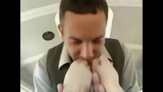 Juna Knabino sur la Buso