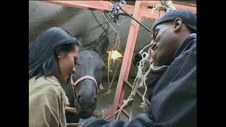 Дикая жесткая групповуха с румынской девушкой - 4 больших члена сразу внутри