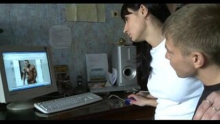 Este bebé amplía pernas abertas