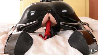 Люси дуртай түүний vibrator