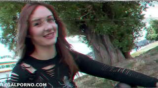 Ariadna ar ais do liathróidí domhain asal fucking, mór gapes, deepthroat agus a swallow GL010