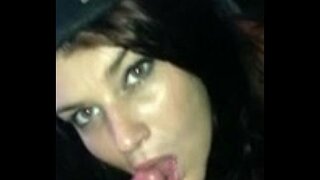 Zazavavy varavarana manaraka dia manome ny firaisana ara-nofo am-bava sy mitelina cum