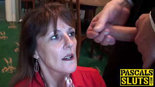 Skilt moden dame Pandora liker å ha underdanig sex