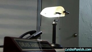 (i ġojjelli) tal-Bniet Fl Fil-Xena Kundizzjonijiet Diffiċli Bil-Sess Kbar fil-film-23