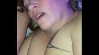 Sperme dans la bouche de maman