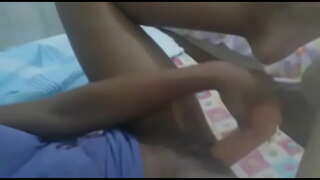 E habri su porta i a hinka di tur