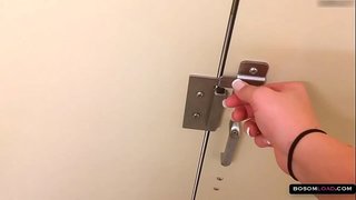 Mile high club morena digitación coño &amp;amp; grandes tetas naturales