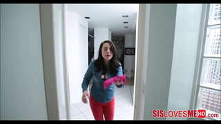 SisLovesMeHD - גרויס נאַטירלעך טיץ שריט שוועסטער שפּילן אַרום פּאָוו