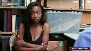 Tetona Daya Caballero consigue su coño jodido por LP oficial de la enorme polla