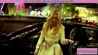 Šviesūs atvyksta savo kliento dominuojančia verslininkė.Ji liepė nusirengti ir gauna ant pavadėlio.Laikas laižyti pūlingas.Po to, kad shes trinamas jos ir mato savo facesitting jos, kol ji cums savo burną.Shes pirštu ir klausia cum