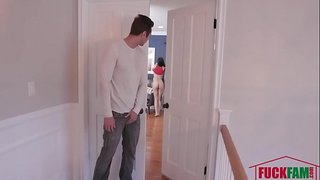 Squirts Load Of Cum On Stepsister&amp;#039; s Face-Harmony Wonder