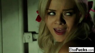 Blond, tatoo, inter-ras