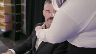 XXL Babe Yokufumana Pussyfucked Ngomoya Wakhe ukuya kwezi Boss