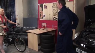 Cindy milf troia tsy mandoa vola amin&#039;ny maha-nahazo manodidina