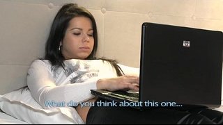 Esmer Lezbiyen ön sevişme ve parmak birbirlerine