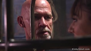 ���රණ මාස්ටර් පිස්සු හැදිලද උණුසුම් brunette වහල් ගැඹුරු උගුර දක්වා පොස්ට් ඇය මෝඩයෙක් දී කඹය බැම්මෙන්