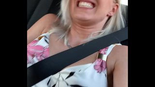 Gjorde aldri det! Jeg ga meg en orgasme i en taxi.