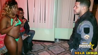 Сексуалды қыз құмарлықпен мастурбация жасайды