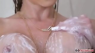 Hva er hennes navn pls ?