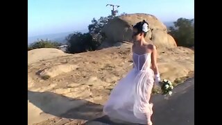 Malfeliĉa juna forlasita edzino donas kelkajn kapo tiam najlita per du kindhearted smoothers