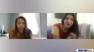 Coed gfs decidas uzi siajn ludilojn dum videocall.La busty babe anal kontaktŝtopiloj sia azeno dum la malgranda tits bruna aroj sian azenon sur ludilo