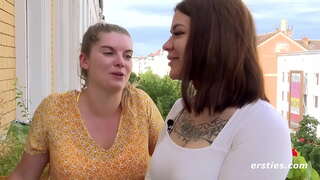 ���ுறும்பு அமெச்சூர் லெஸ்பியன் செய்ய அது வீடு முழுவதும் 