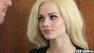 Horny babe ingesluk ouens piel en ry dit